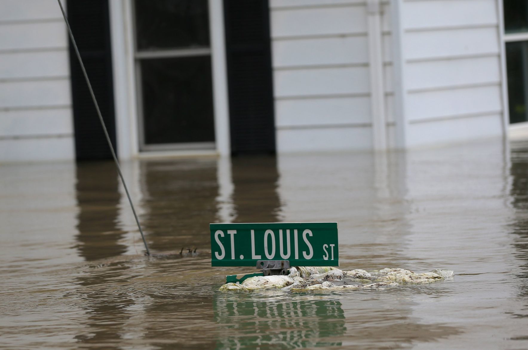 Mississippi River floodwater crests around St. Louis